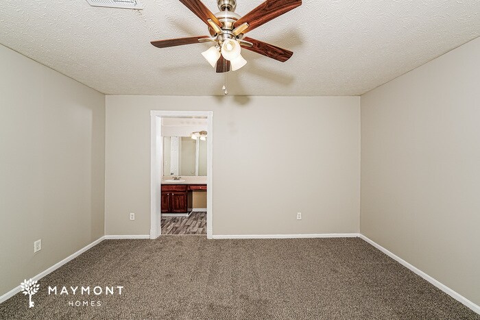 Building Photo - 656 15th Ct NW