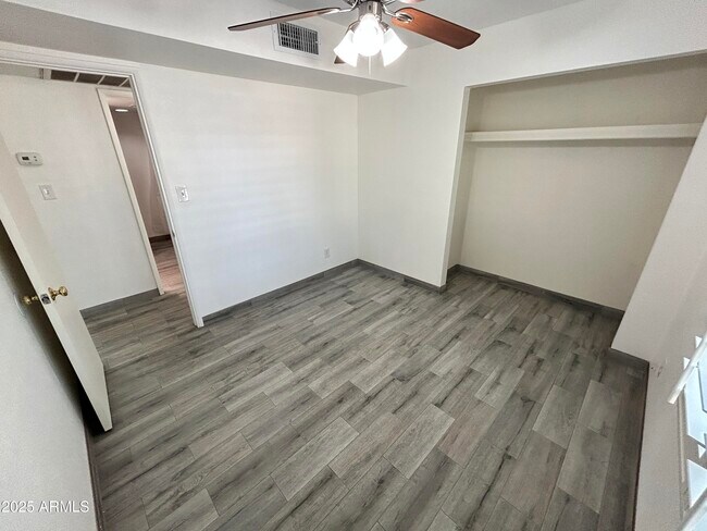 Building Photo - 413 W Piute Ave