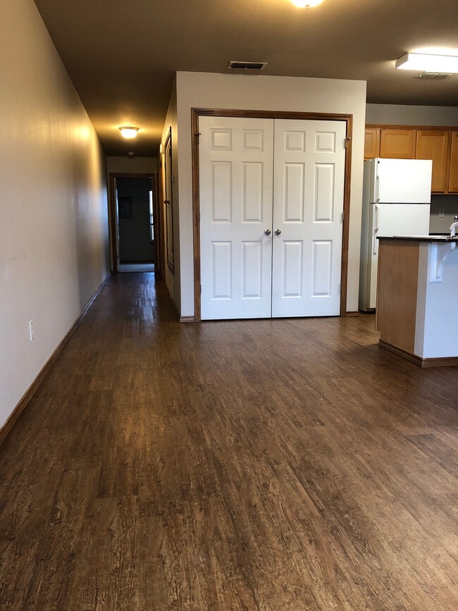 Building Photo - 102 S East St