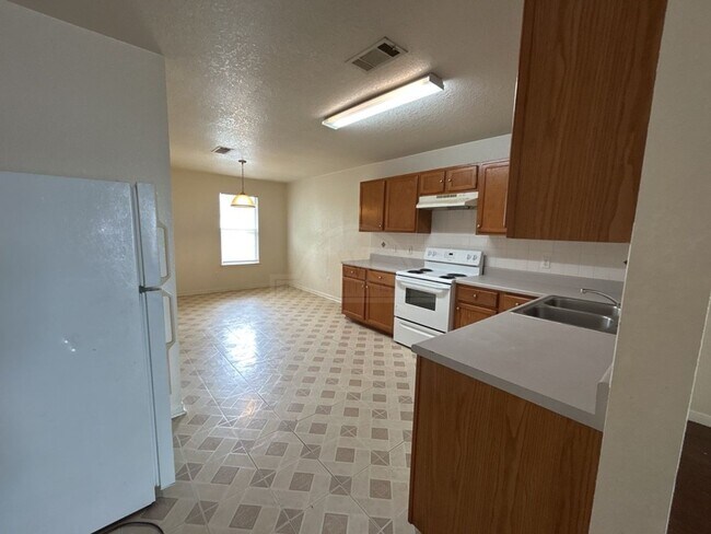 Building Photo - 1407 Dugger Cir