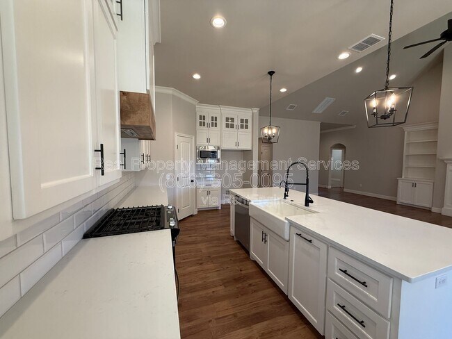 Building Photo - 801 N 5th St