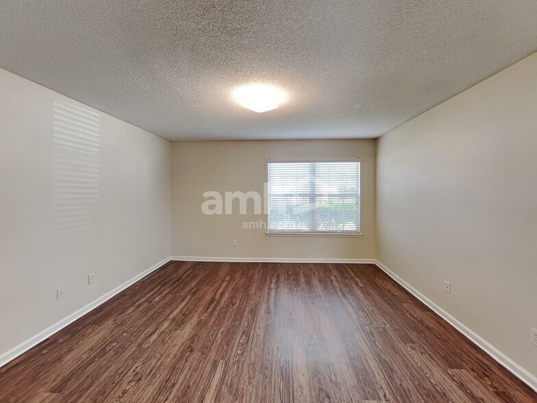 Building Photo - 11134 Lauren Oak Ln