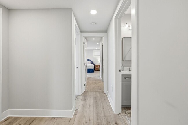 Building Photo - 115 1st St S