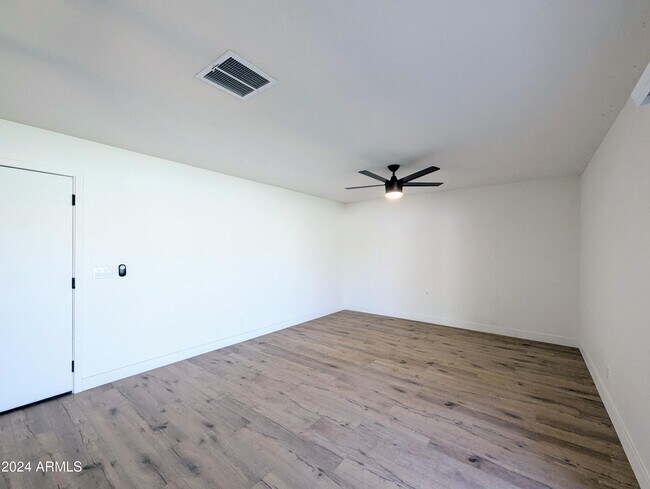 Building Photo - 121 N Flint Cir