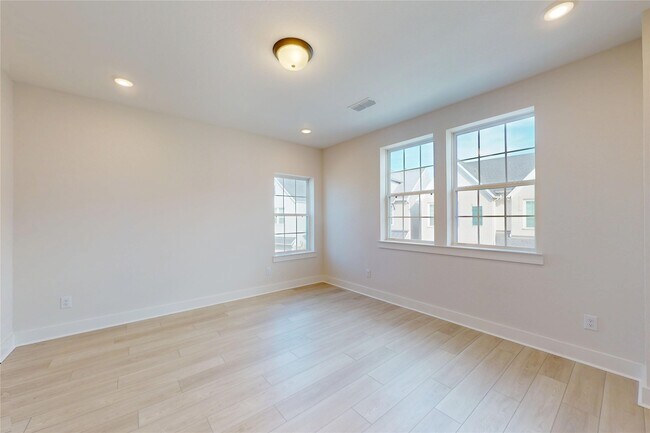 Building Photo - 3113 Somerset Levens Ln