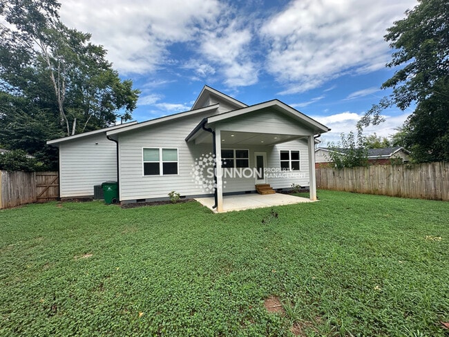Building Photo - Gorgeous Updated 4 Bedroom Ranch Home