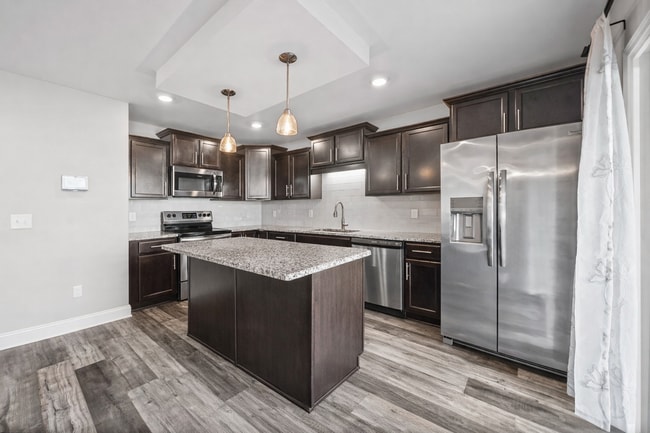 Building Photo - Pet Friendly Three Bedroom!