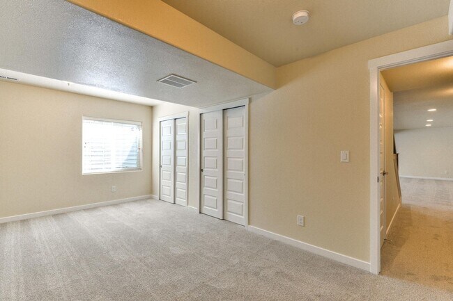 Building Photo - Beautiful 5 bed 3 bath home in the Pelican...