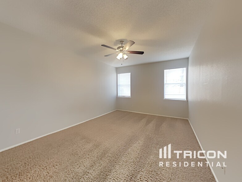 Building Photo - 4345 Park Creek Cir N