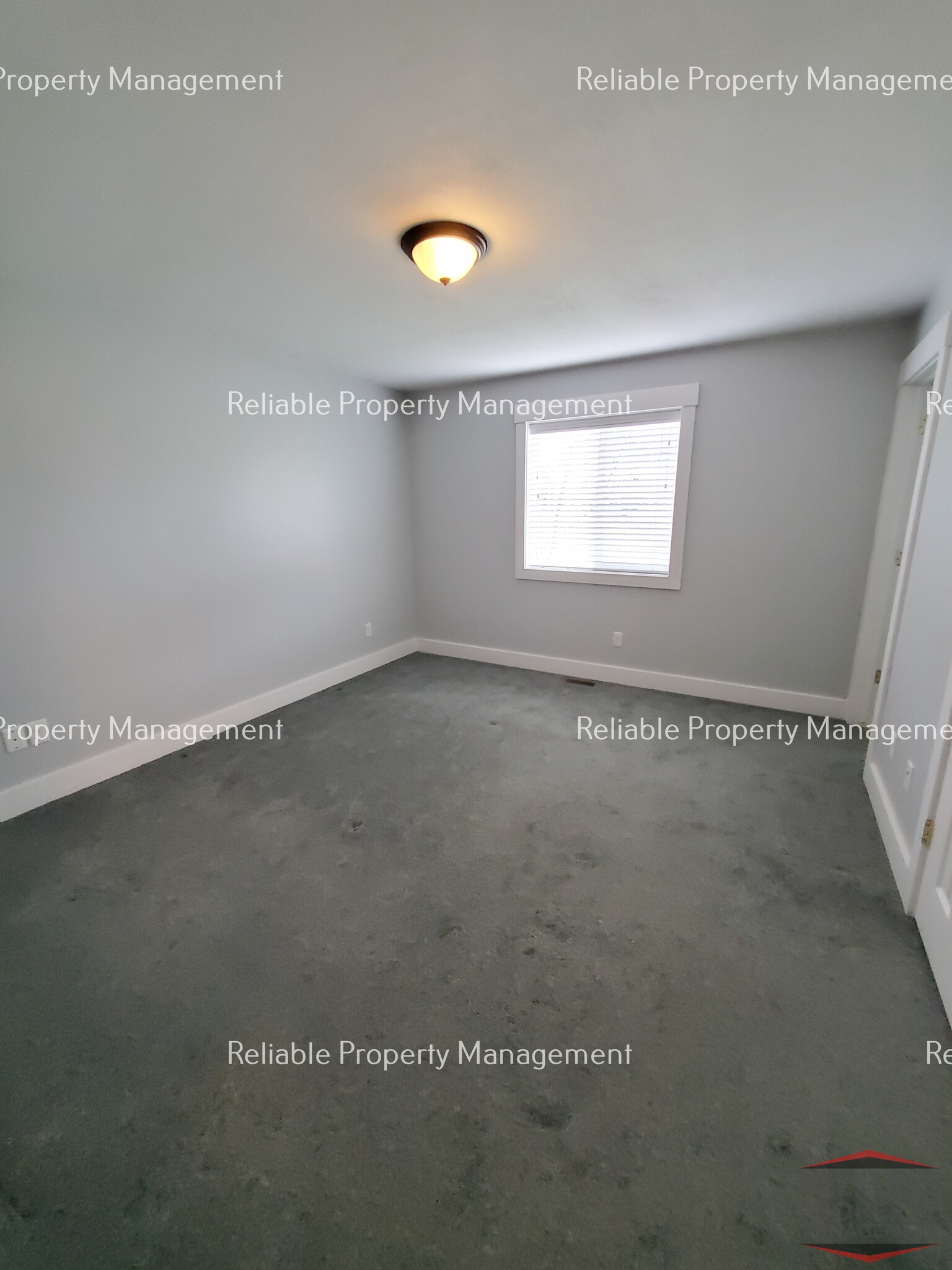 Building Photo - 381 W 1st S