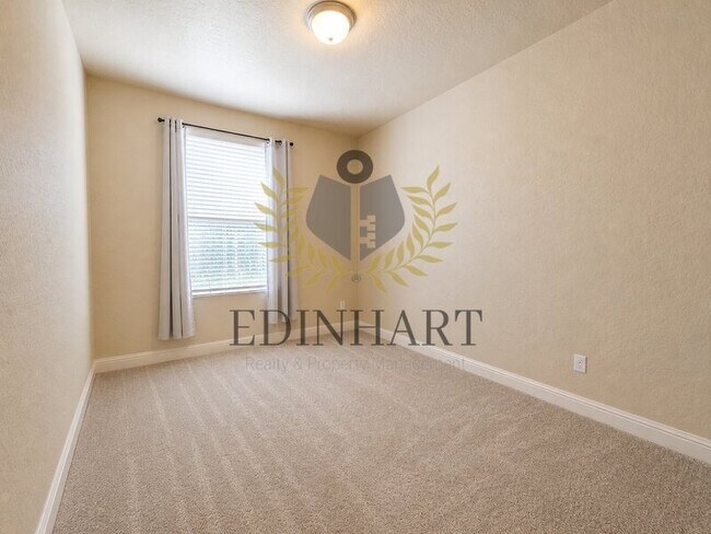 Building Photo - 1138 S Simon St