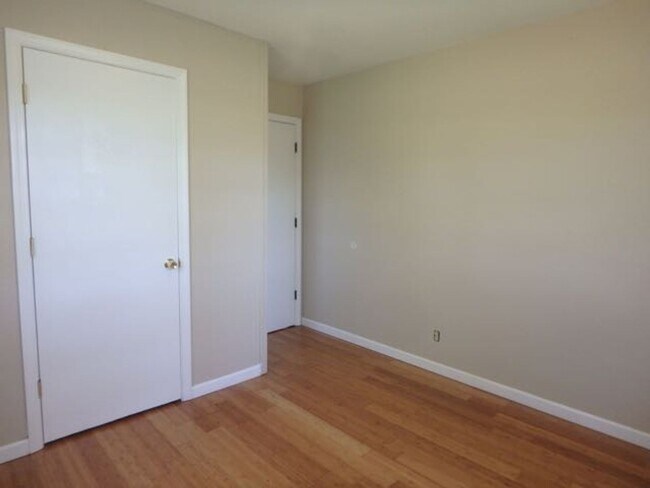 Building Photo - Nice 3 Bedroom Country House!