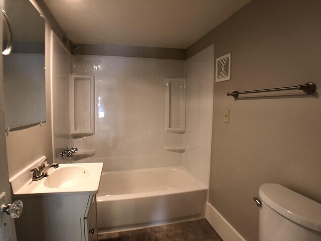 Building Photo - 646 Washington Ave