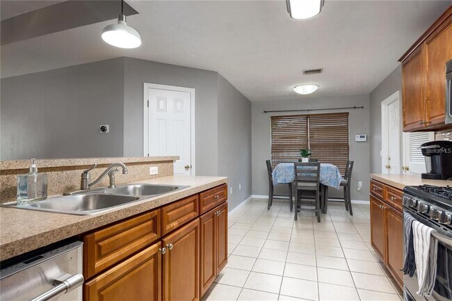 Building Photo - 1608 NE 45th Pl