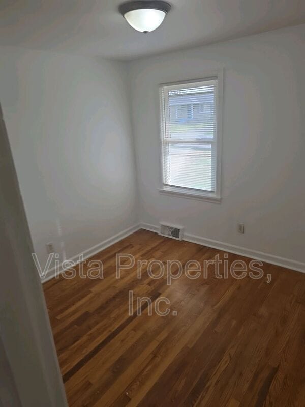 Building Photo - 7802 Columbine Dr