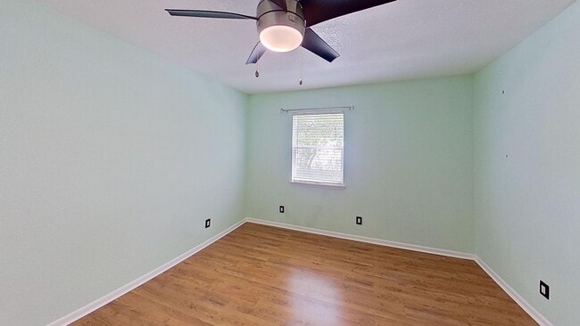 Building Photo - 181 Maple St