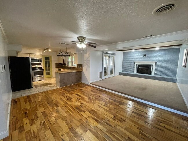 Building Photo - Spacious Home with Large Yard, Hot Tub, and More