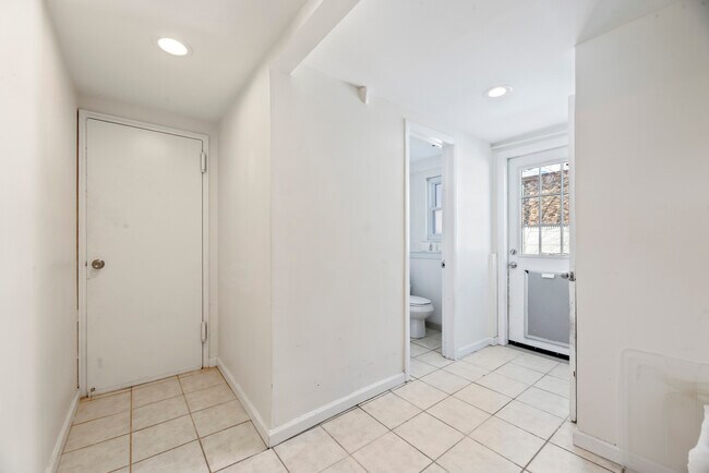 Building Photo - 446 Roedel Plz