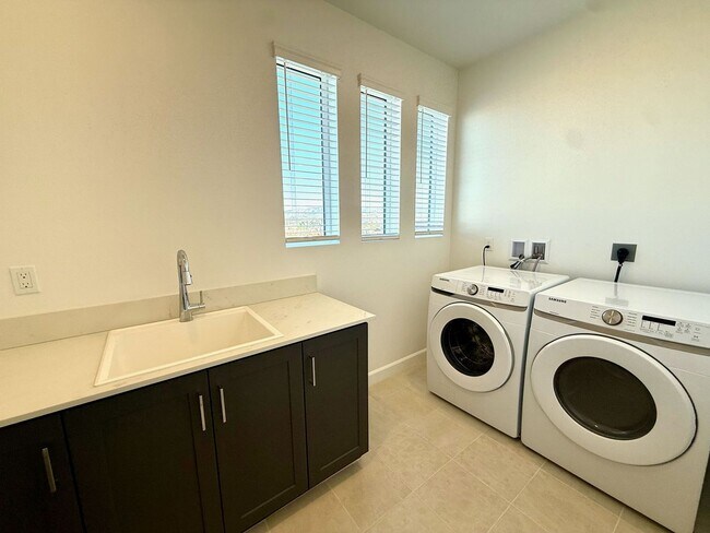 Building Photo - Amazing new home in San Marcos' best new d...