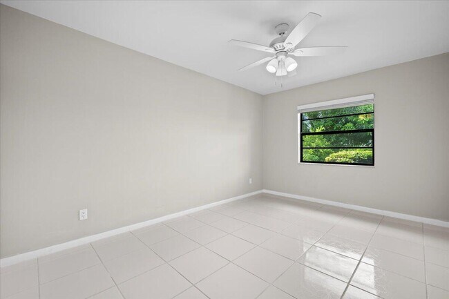 Building Photo - 11888 Suellen Cir
