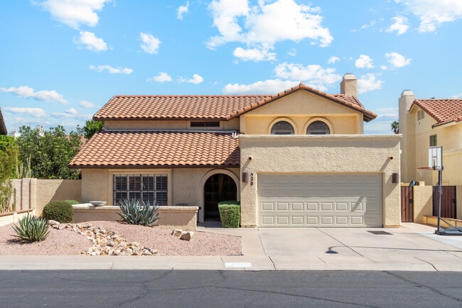 Primary Photo - 438 E Larkspur Ln