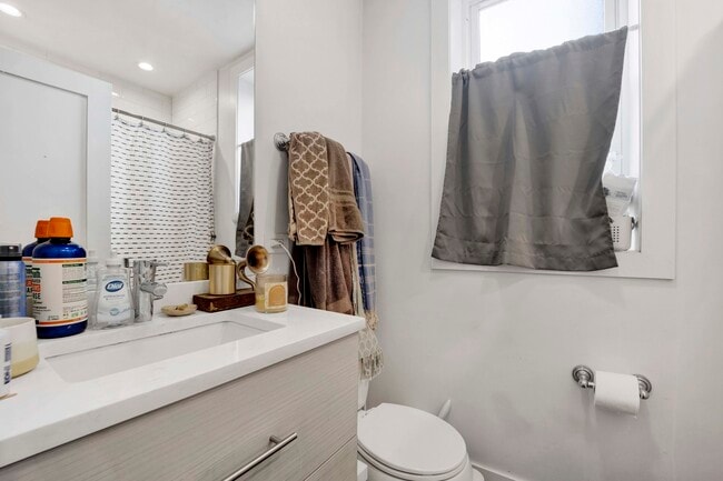 Building Photo - 2519 W Altgeld St