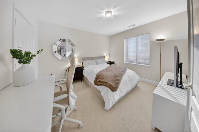 Building Photo - 1050 N Stuart St