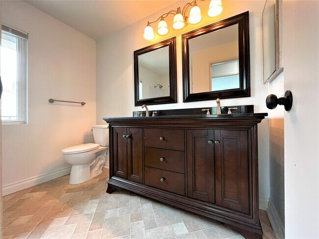Building Photo - Must See Bright and welcoming one bedroom ...