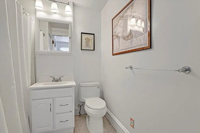 Building Photo - Comfortable and Spacious Rental Opportunity