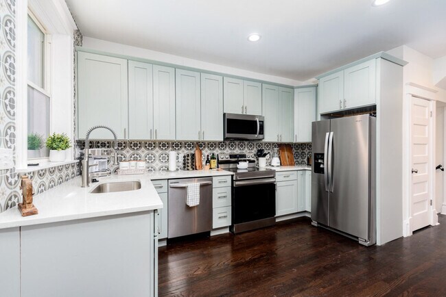 Building Photo - 3971 Juniata St