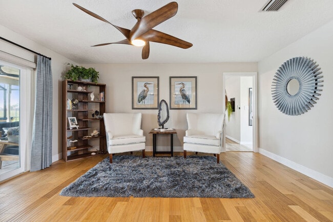 Building Photo - 12 Fairway Dr