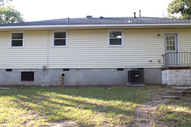 Building Photo - 3332 Hillis Rd