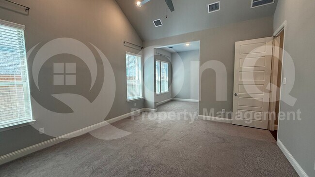 Building Photo - 3508 Covedale Blvd