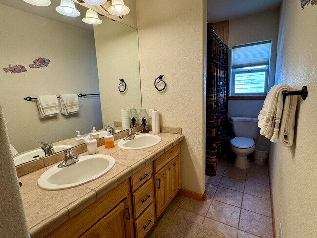 Building Photo - 904 Wapiti Dr