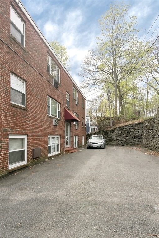 Building Photo - 221 Minot St