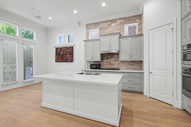 Building Photo - 2713 Kinsley Oaks Dr