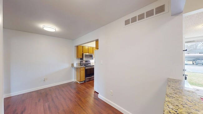 Building Photo - 42580 Plymouth Hollow Dr