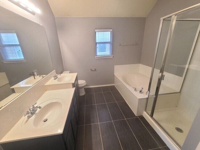 Building Photo - Rowlett Home in Great Location w/ Community Park, Pools, & Playground. Includes All Appliances!