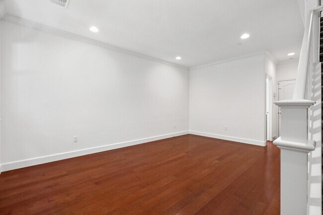 Building Photo - ELEGANTLY APPOINTED TOWNHOME IN TOSCANA PRIVATE & SECURE | NEAR GREENBELT!