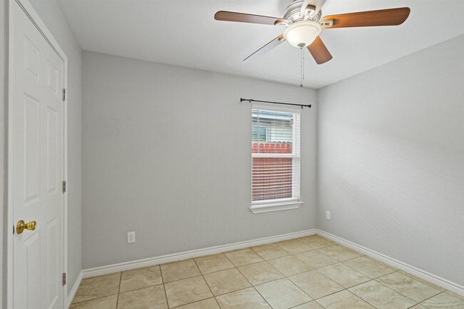 Building Photo - 1013 Tesoro Run