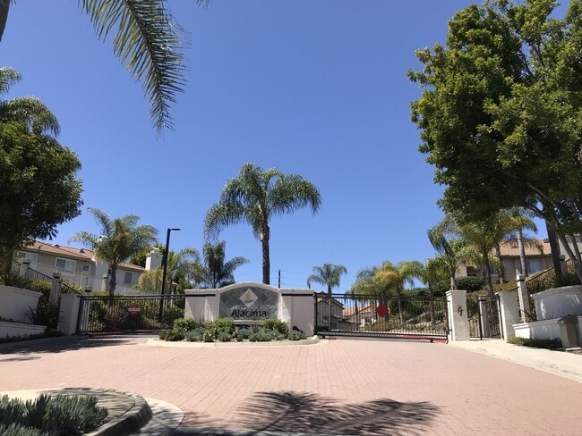 Building Photo - 4675 Los Alamos Way