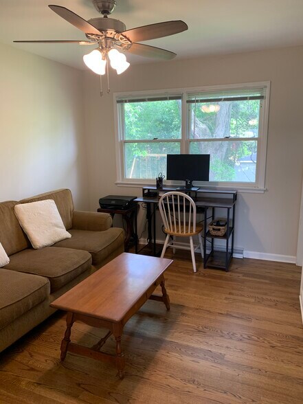 Master suite/office - 1001 Eddy Ct