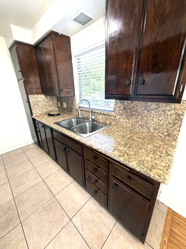 Building Photo - 807 3rd St