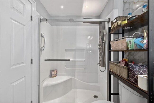 Building Photo - 1074 Peachtree Walk NE