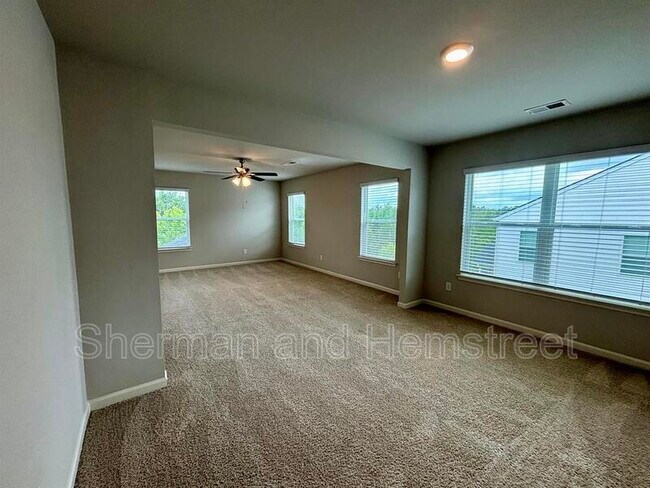 Building Photo - 240 Callahan Dr