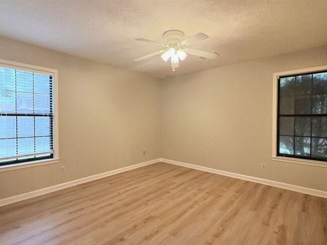 Building Photo - Updated 3 bedroom, 2 full bath in Prattville!