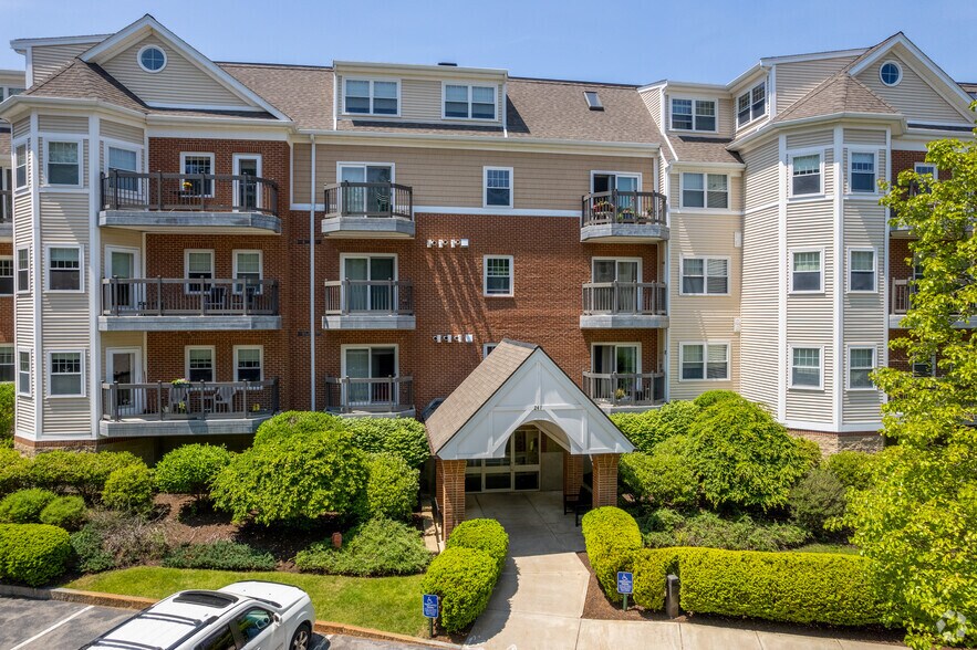 Warner Woods 223247 Laws Brook Rd Concord MA 01742 Apartment Finder