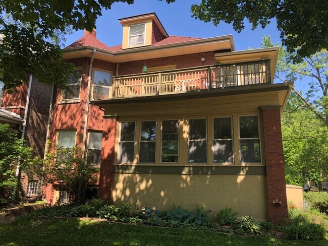 Building Photo - 5301 N Lakewood Ave