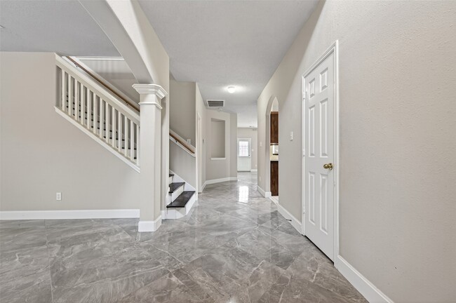 Building Photo - 2610 Argos Dr