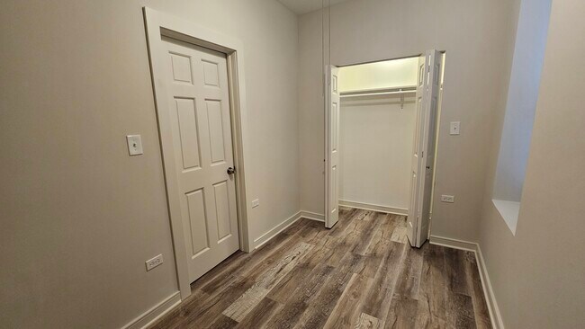 Building Photo - 2216 W 21st Pl